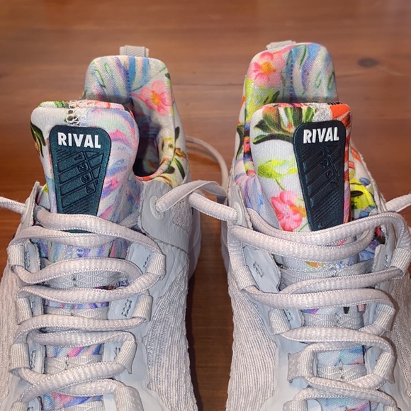 Nike Renew Rival Premium size 8 light gray/ floral  lightweight knit material - Picture 10 of 10